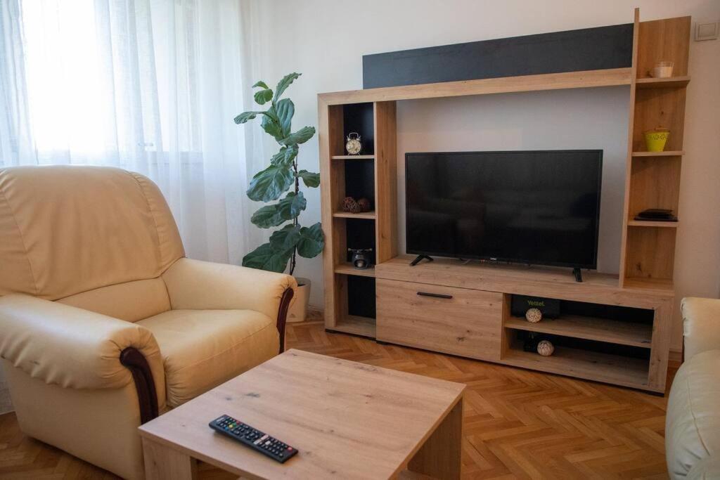 Dora Apartment Ni Extérieur photo